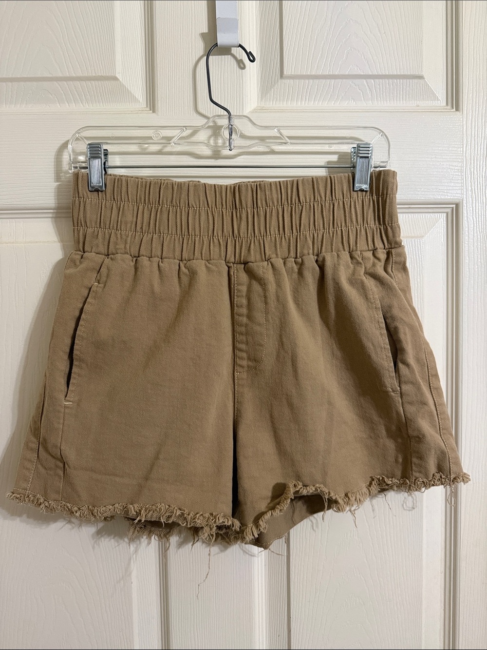 High-Rise Frayed Hem Women’s Shorts — Tan